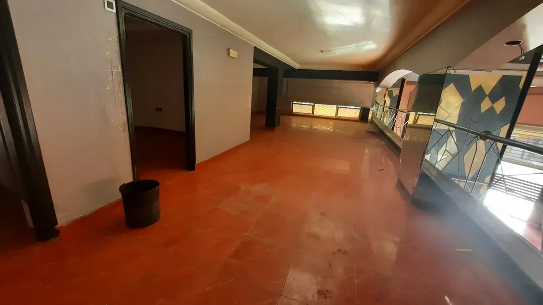 Commerce à louer 20 000 dh 230 m² - Administratif Tanger-Assilah | Agenz