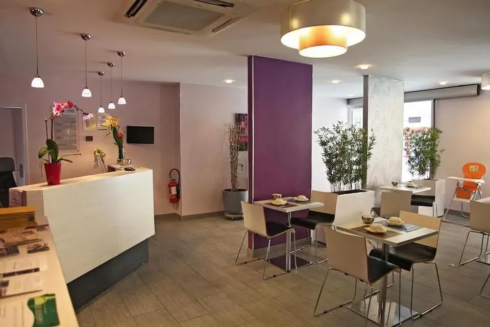 Commerce à vendre 120 000 000 dh 3 550 m² - Guéliz Marrakech | Agenz