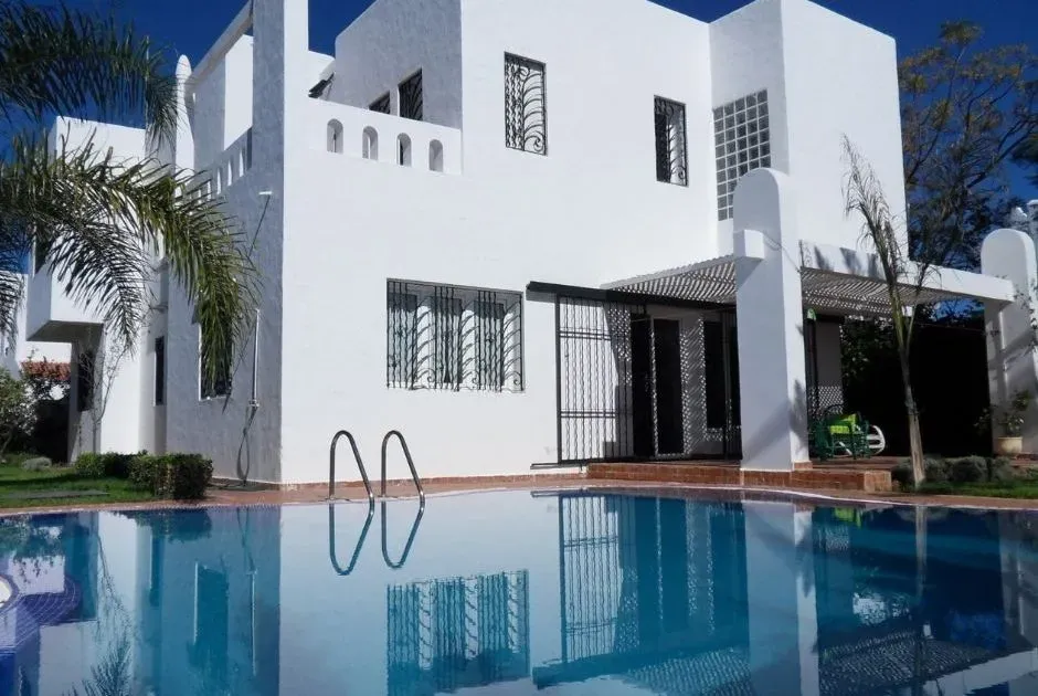 Villa à vendre 2 600 000 dh 1 000 m², 5 chambres - Autre M'Diq-Fnideq