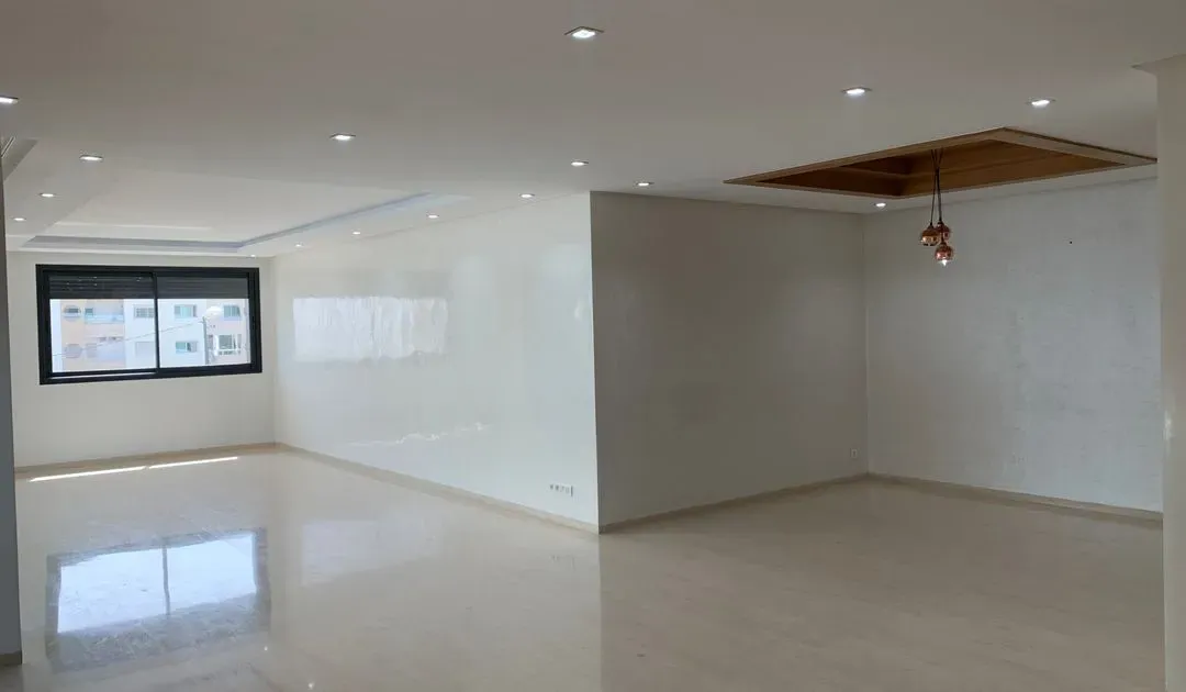 Appartement à louer 18 000 dh 235 m², 3 chambres - Souissi Rabat