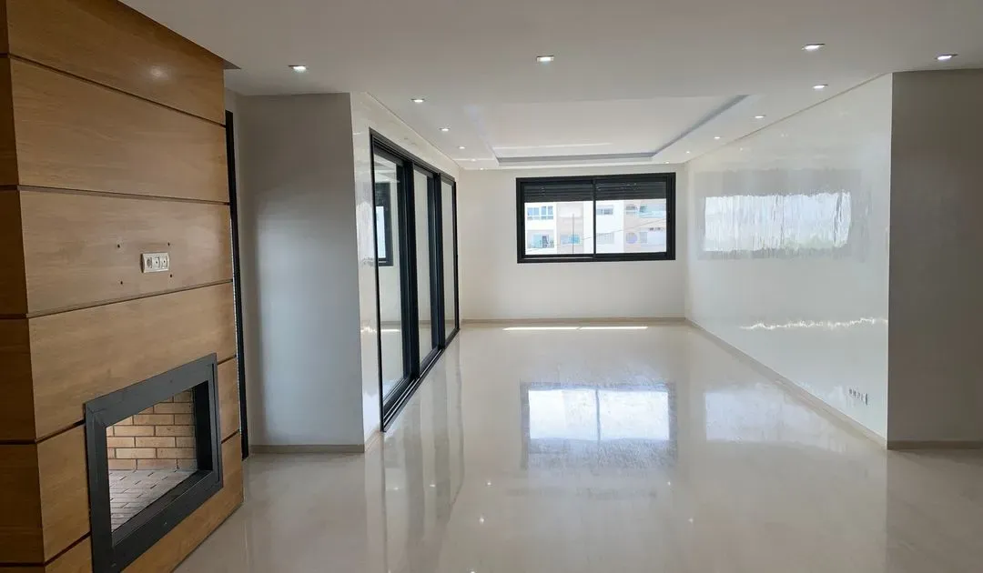 Appartement à louer 18 000 dh 235 m², 3 chambres - Souissi Rabat