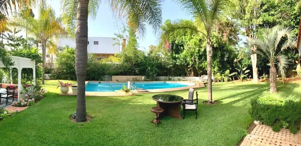 Villa à louer 000 40 dh 000 2 m², 5 chambres - Souissi Rabat