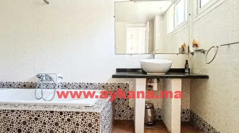 Villa à louer 30 000 dh 1 000 m² avec 4 chambres - Riyad Rabat | Agenz