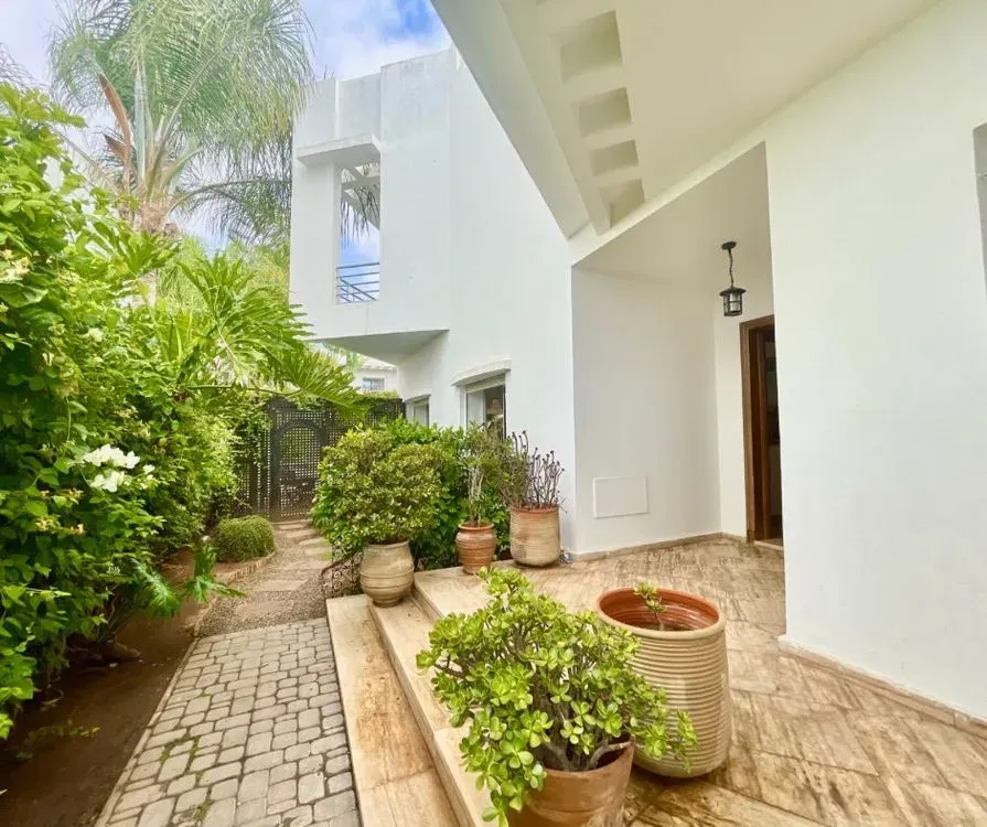 Villa à louer 45 000 dh 560 m² avec 4 chambres - Ain Diab Casablanca | Agenz