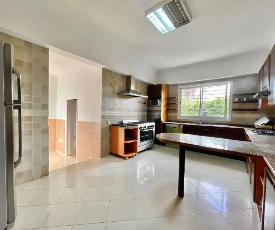 Villa à louer 45 000 dh 560 m² avec 4 chambres - Ain Diab Casablanca | Agenz