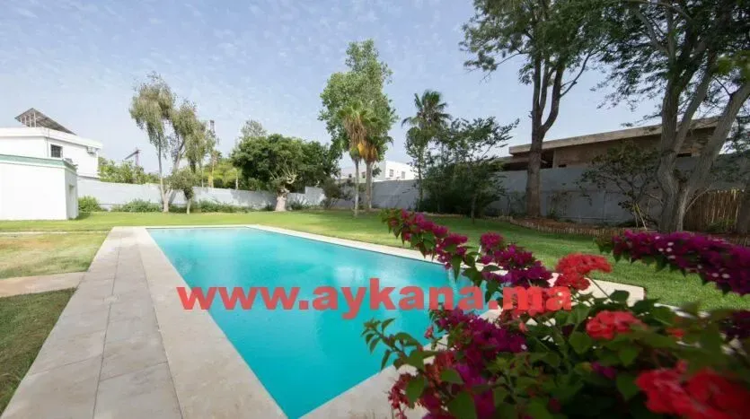 Villa à louer 55 000 dh 400 m² avec 6 chambres - Souissi Rabat