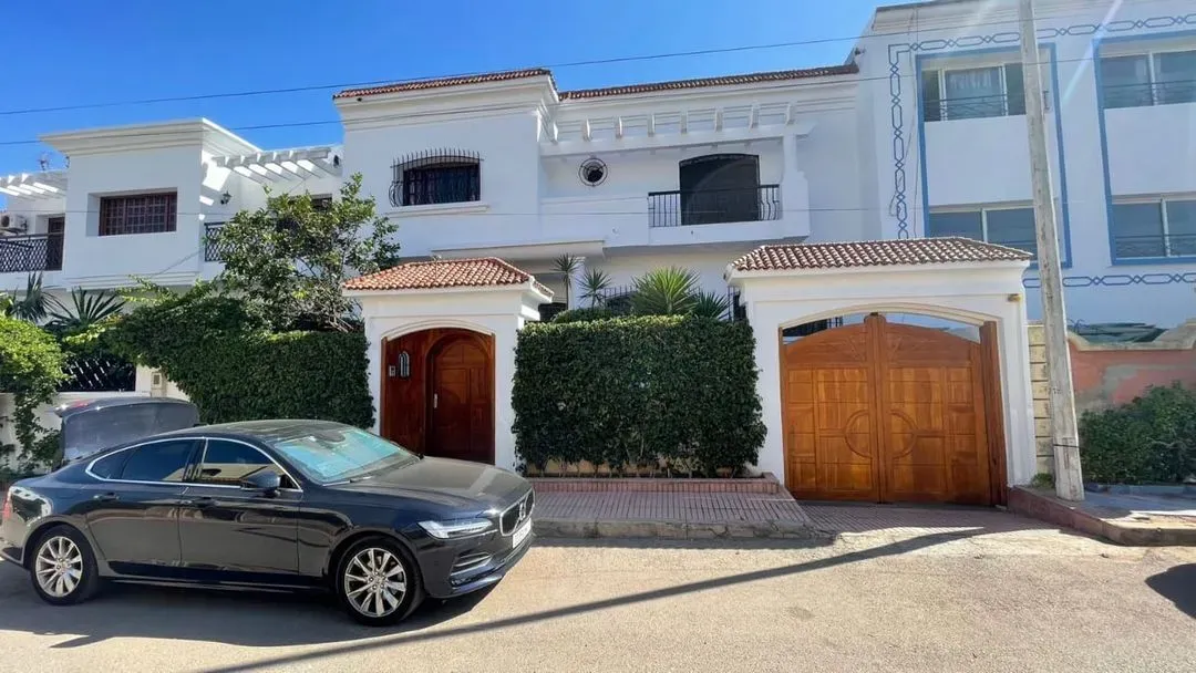 Villa à louer 38 500 dh 600 m², 4 chambres - Hay Al Hanâa Casablanca