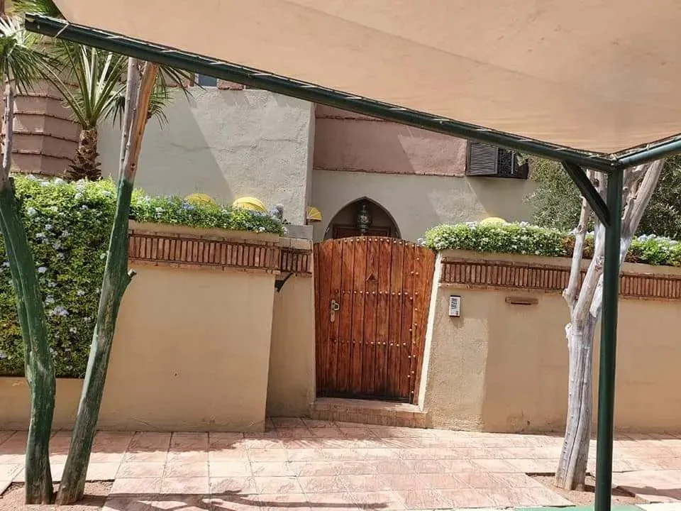 Villa à vendre 4 100 000 dh 300 m², 3 chambres - Masmoudi Marrakech