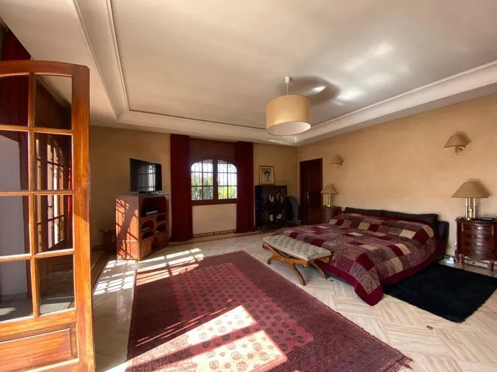 Villa à vendre 13 900 000 dh 1 000 m² avec 4 chambres - Ain Chock Casablanca