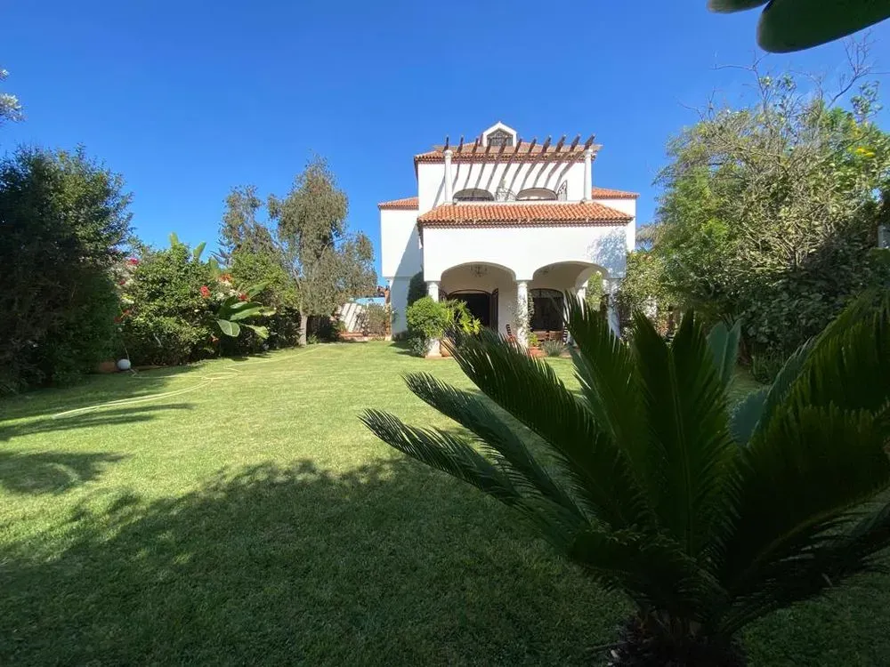 Villa à vendre 13 900 000 dh 1 000 m² avec 4 chambres - Ain Chock Casablanca