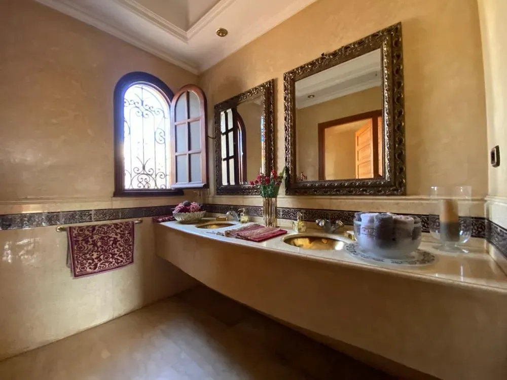 Villa à vendre 13 900 000 dh 1 000 m² avec 4 chambres - Ain Chock Casablanca