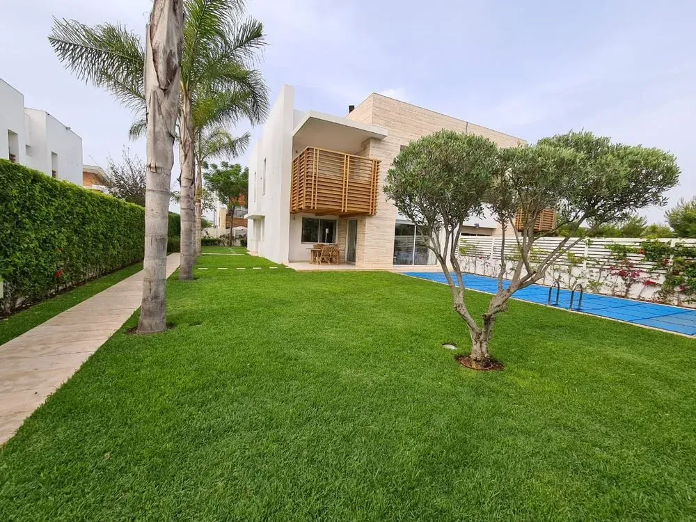 Villa à louer 45 000 dh 350 m², 4 chambres - Bouskoura Ville 