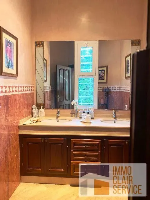 Villa à vendre 15 000 000 dh 1 800 m², 5 chambres - Souissi Rabat