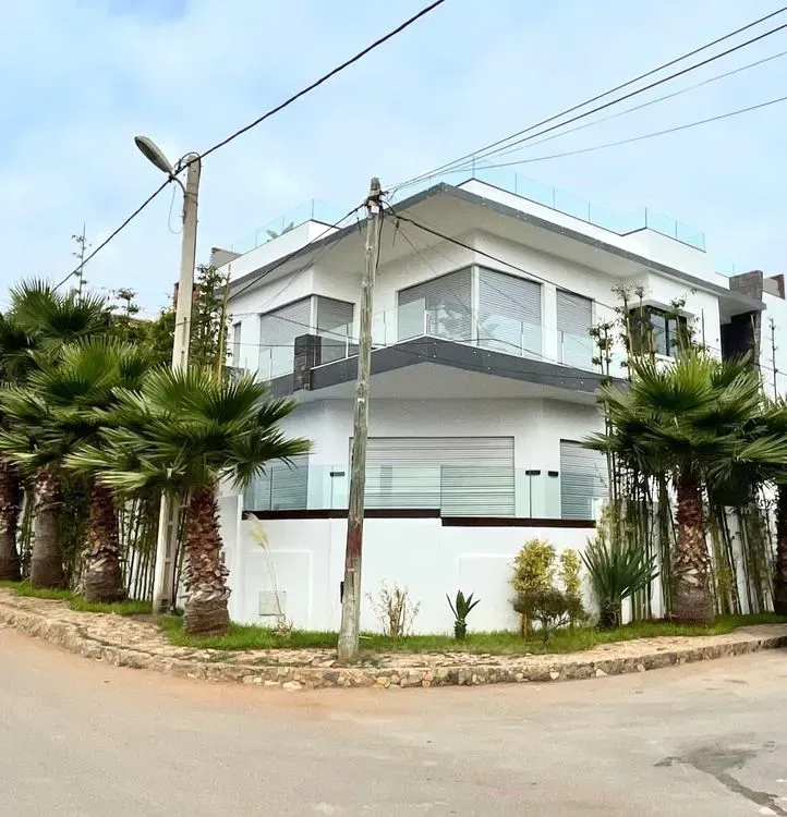 Villa à louer 30 000 dh 350 m² avec 4 chambres - Tamaris Nouaceur | Agenz