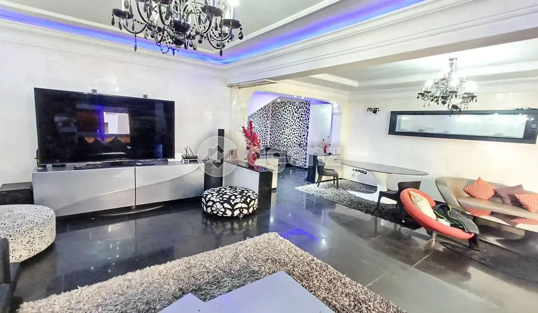Duplex for Sale 2 600 000 dh 235 sqm, 3 rooms - Mers Sultan Casablanca