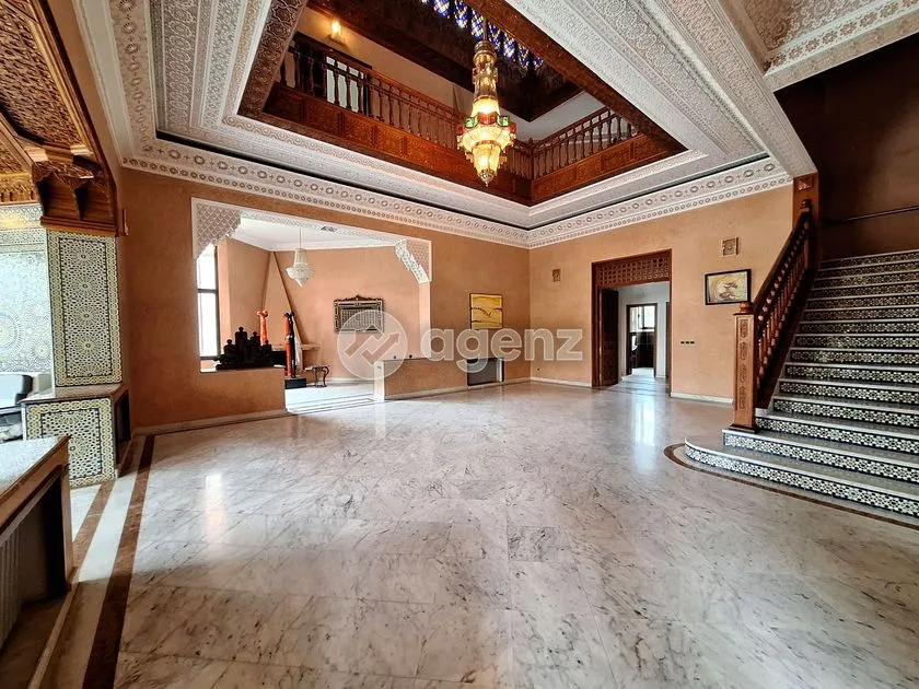 Villa for Sale 23 000 000 dh 2 302 sqm, 5 rooms - Oasis Casablanca