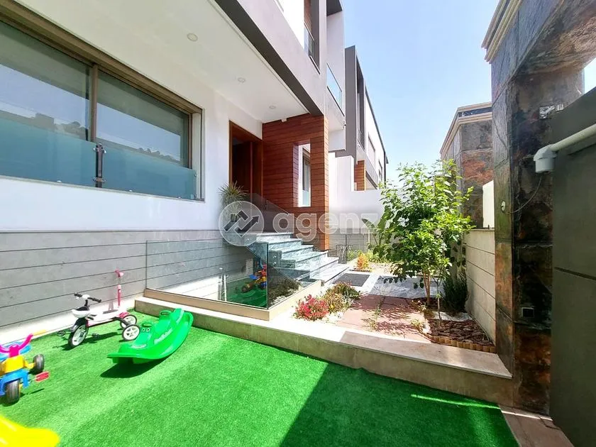 Villa for Sale 8 500 000 dh 225 sqm, 6 rooms - Lekrimat Casablanca