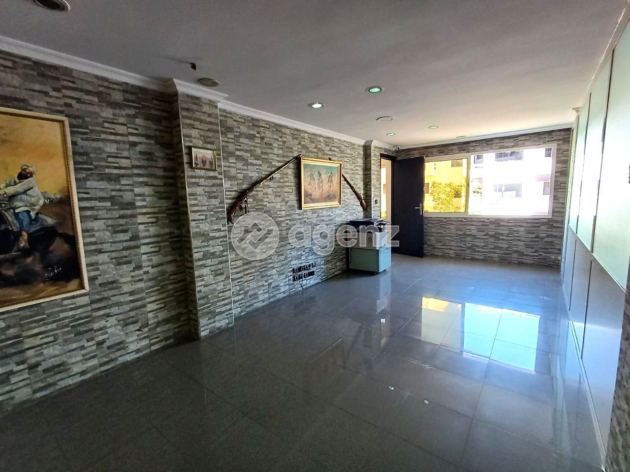 Appartement - Résidence ou usage professionnel — 2