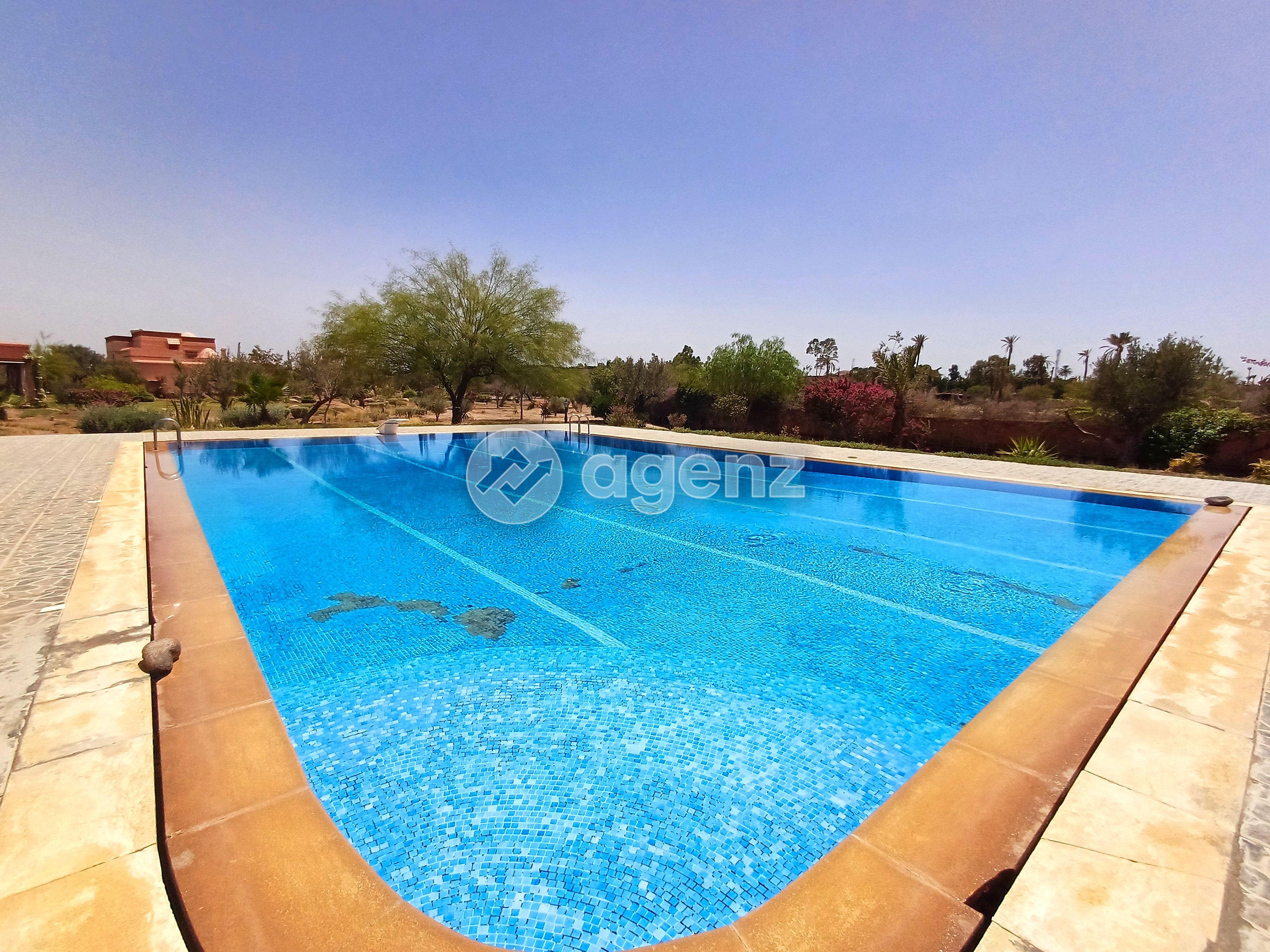 Villa à vendre à Ennakhil (Palmeraie) — 2