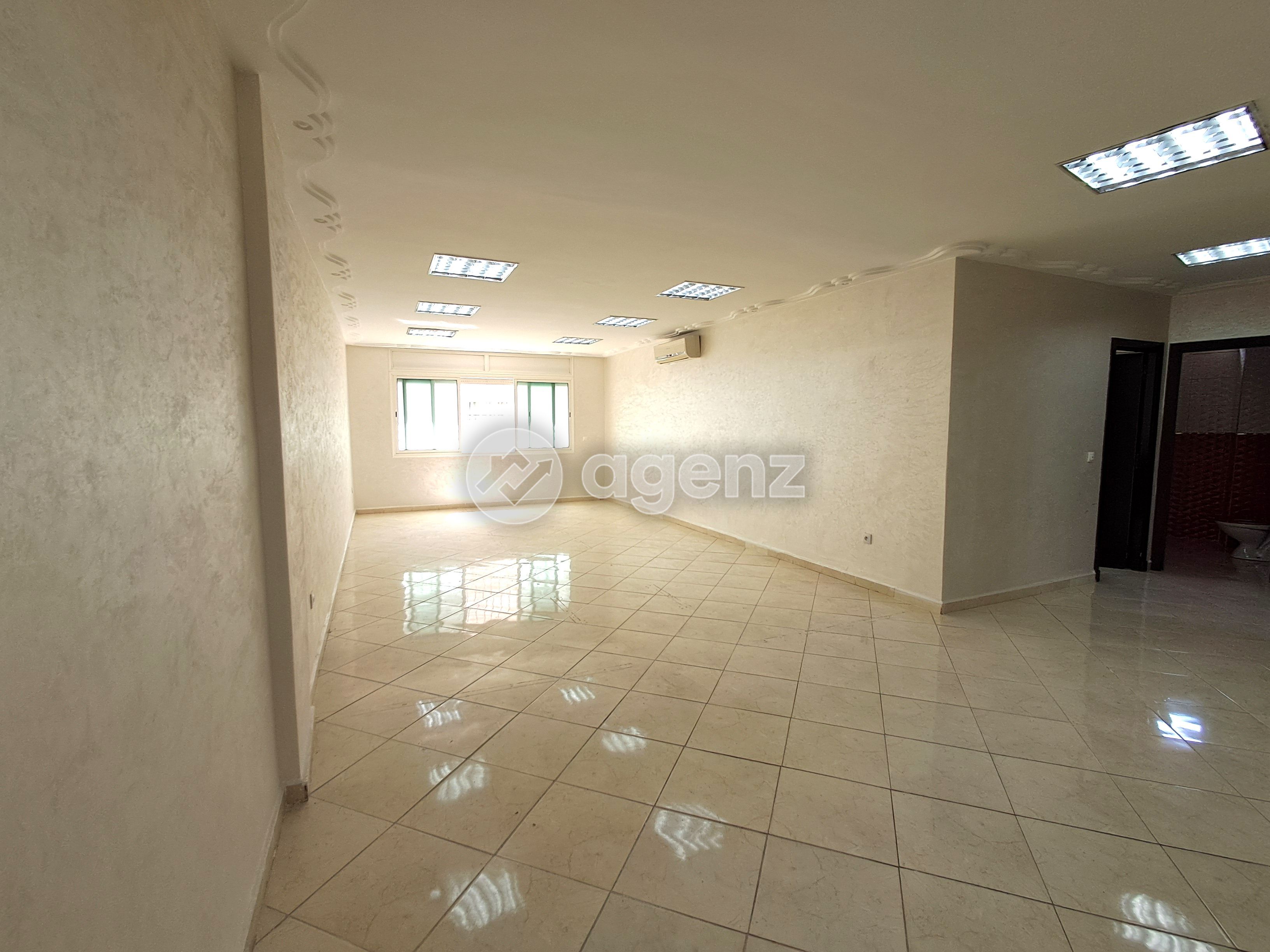 Authentique Appartement de 4 chambres à vendre à Liberté