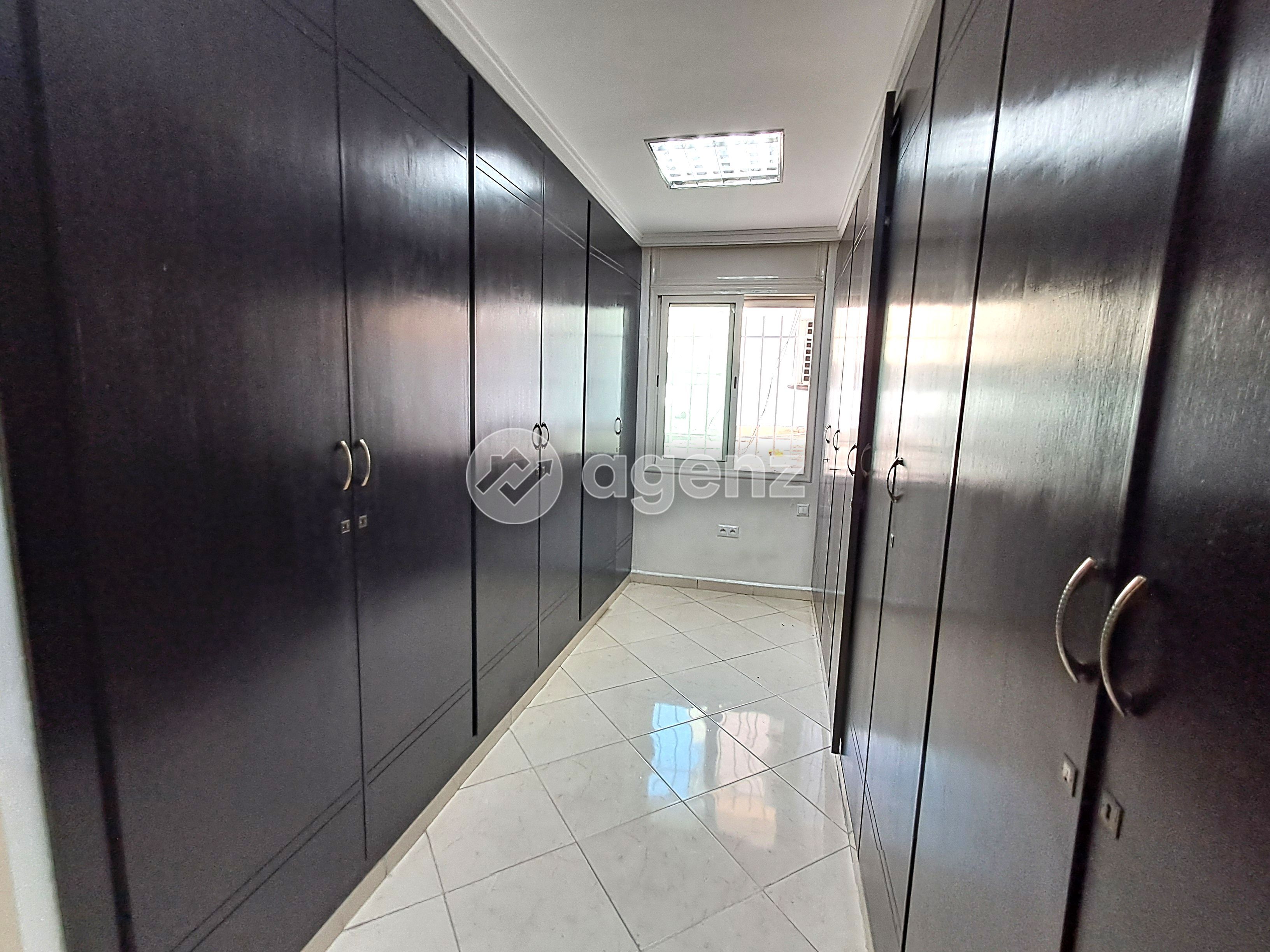Authentique Appartement de 4 chambres à vendre à Liberté — 3