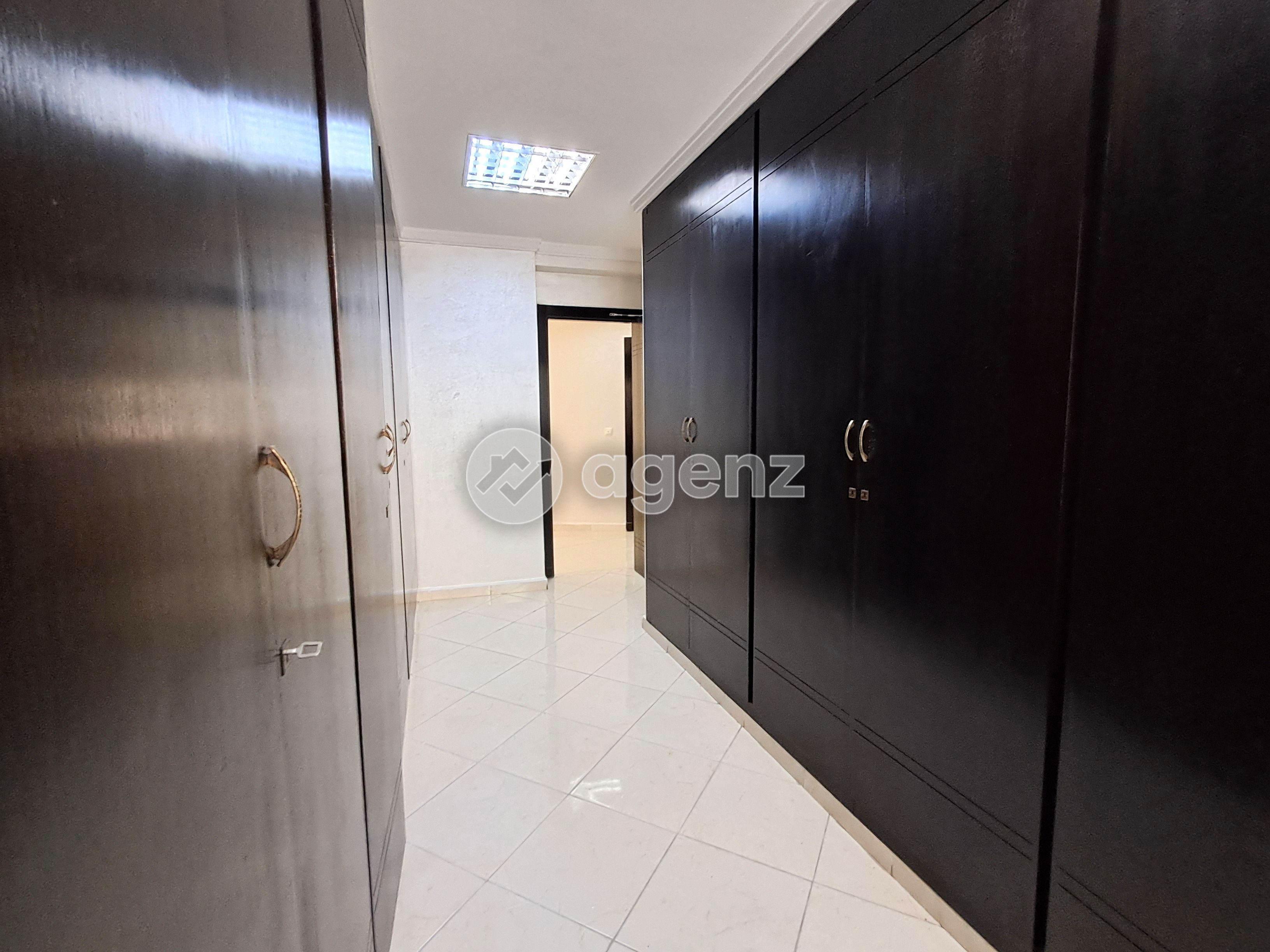 Authentique Appartement de 4 chambres à vendre à Liberté — 4
