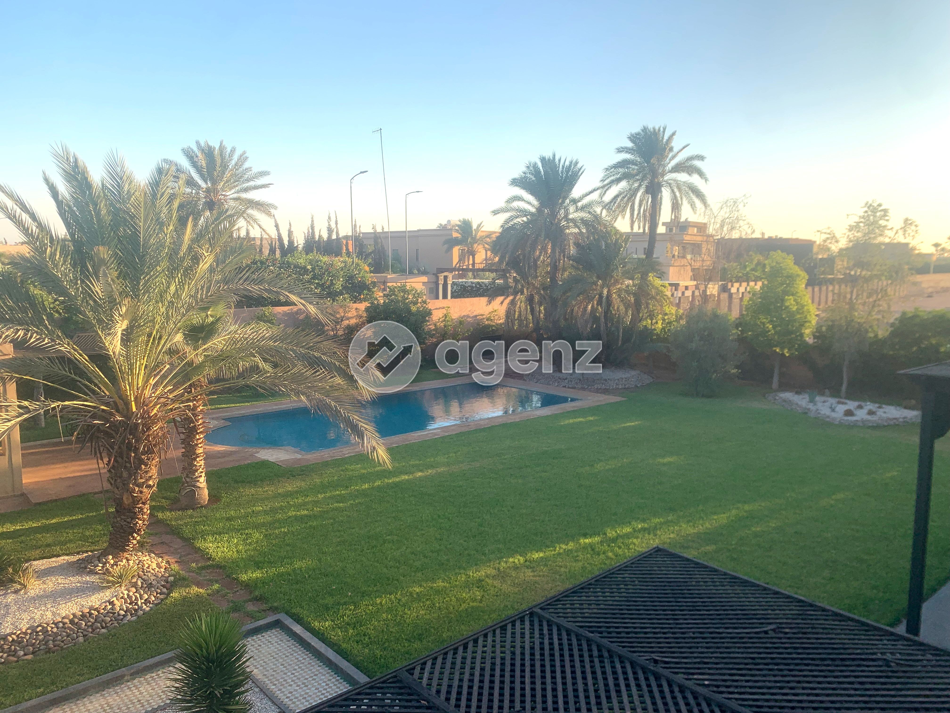 Villa à vendre à Ennakhil (Palmeraie) — 2