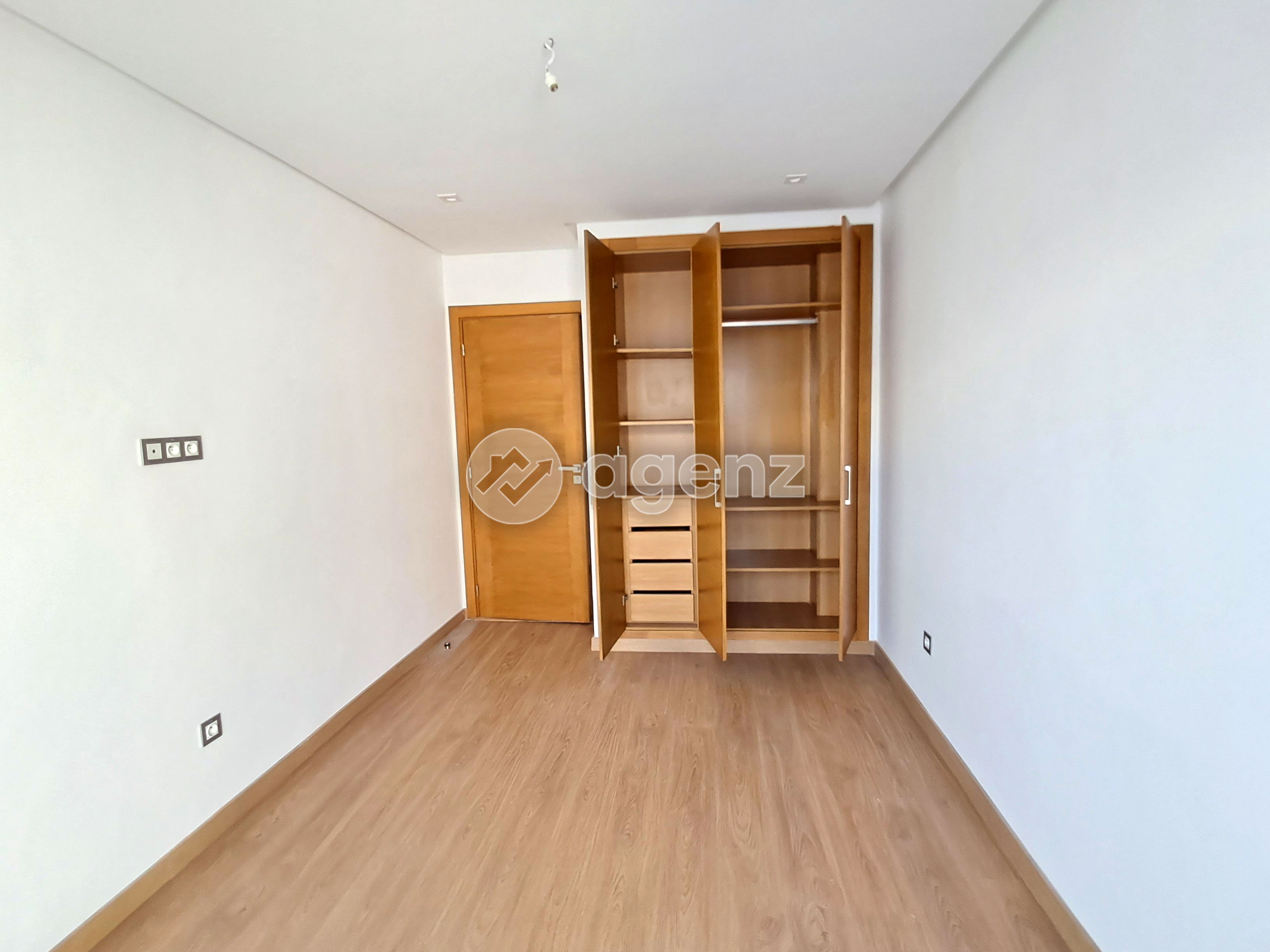 Exceptionnel Appartement de 2 chambres à vendre à Les Hôpitaux — 4