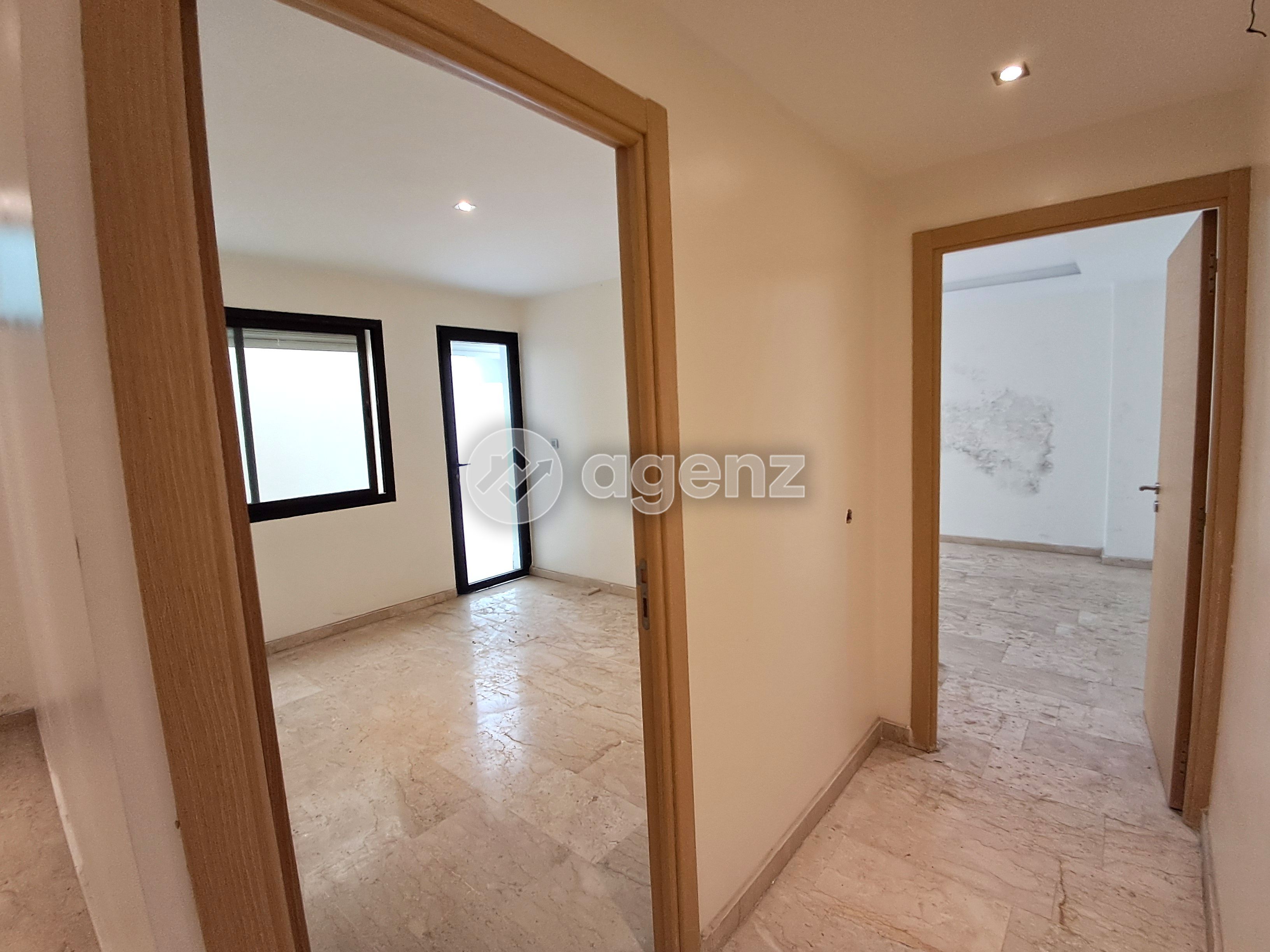 Authentique Appartement de 2 chambres à vendre à Les Hôpitaux — 5