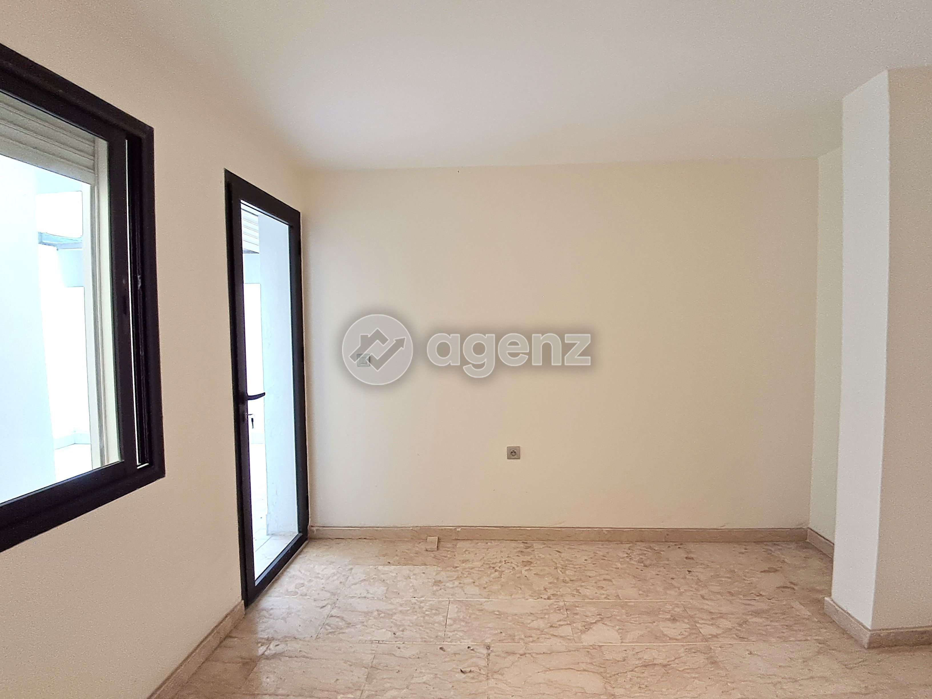 Authentique Appartement de 2 chambres à vendre à Les Hôpitaux