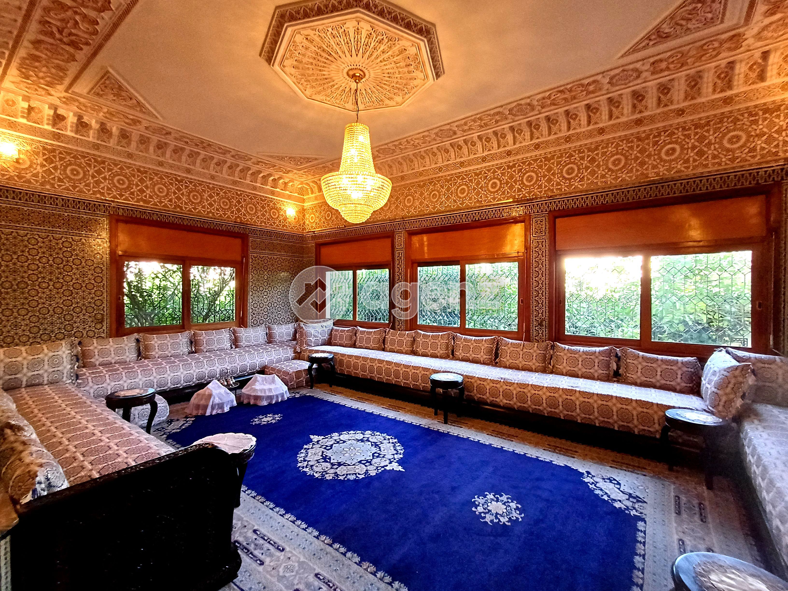 Authentique Villa de 4 chambres à vendre à Hay Al Azhar