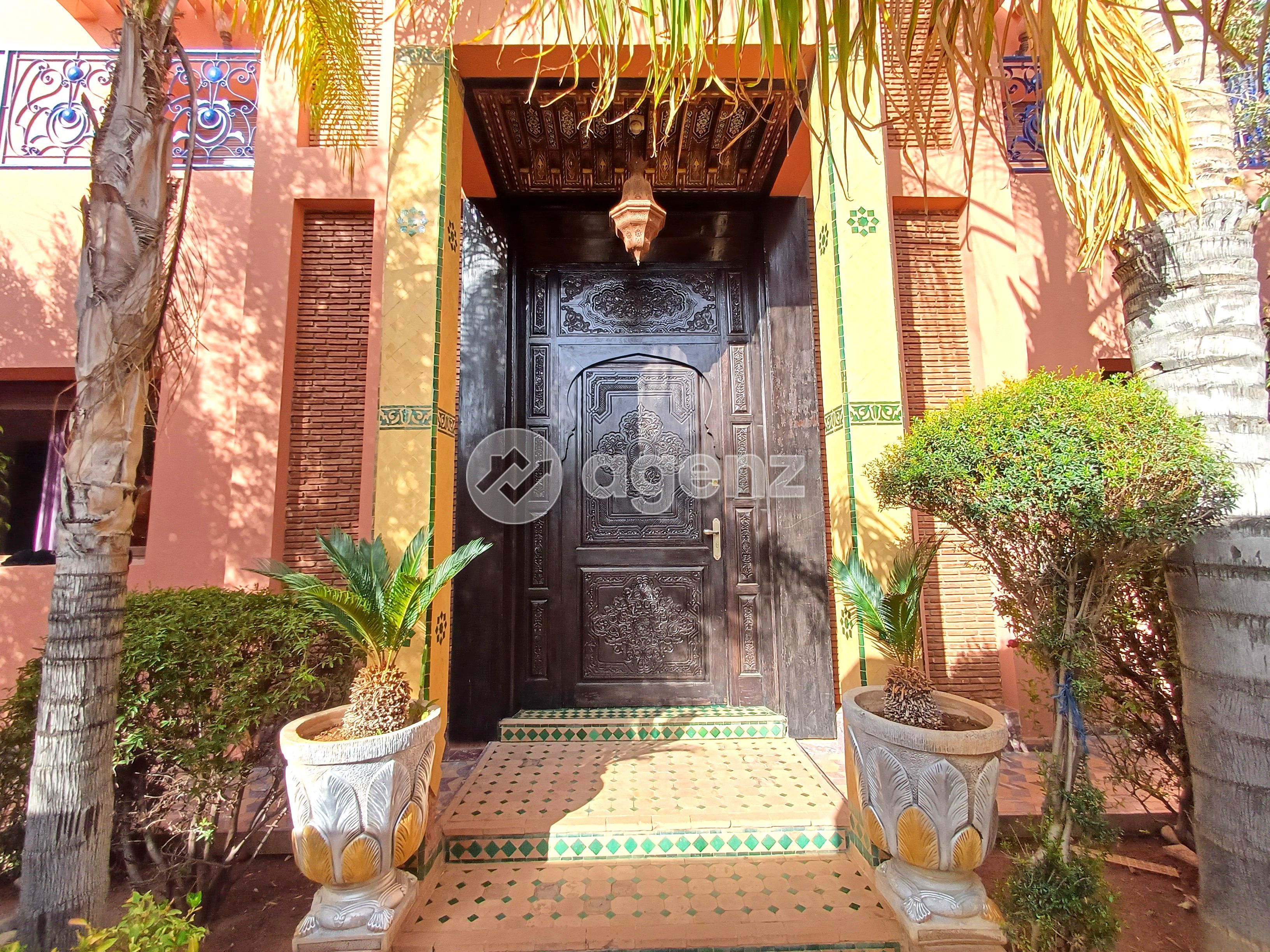 Villa à vendre à Ennakhil (Palmeraie) — 2