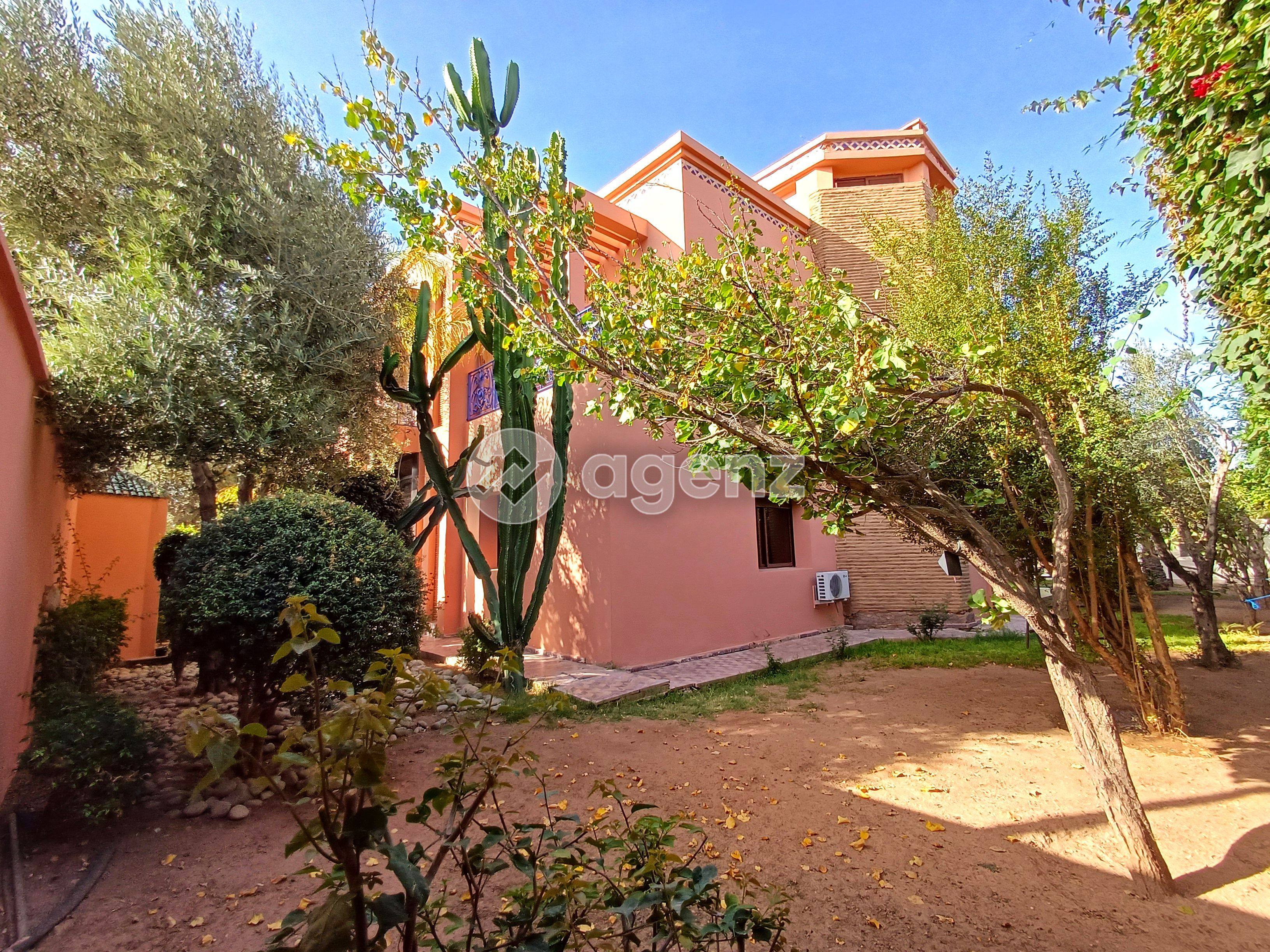 Villa à vendre à Ennakhil (Palmeraie) — 3