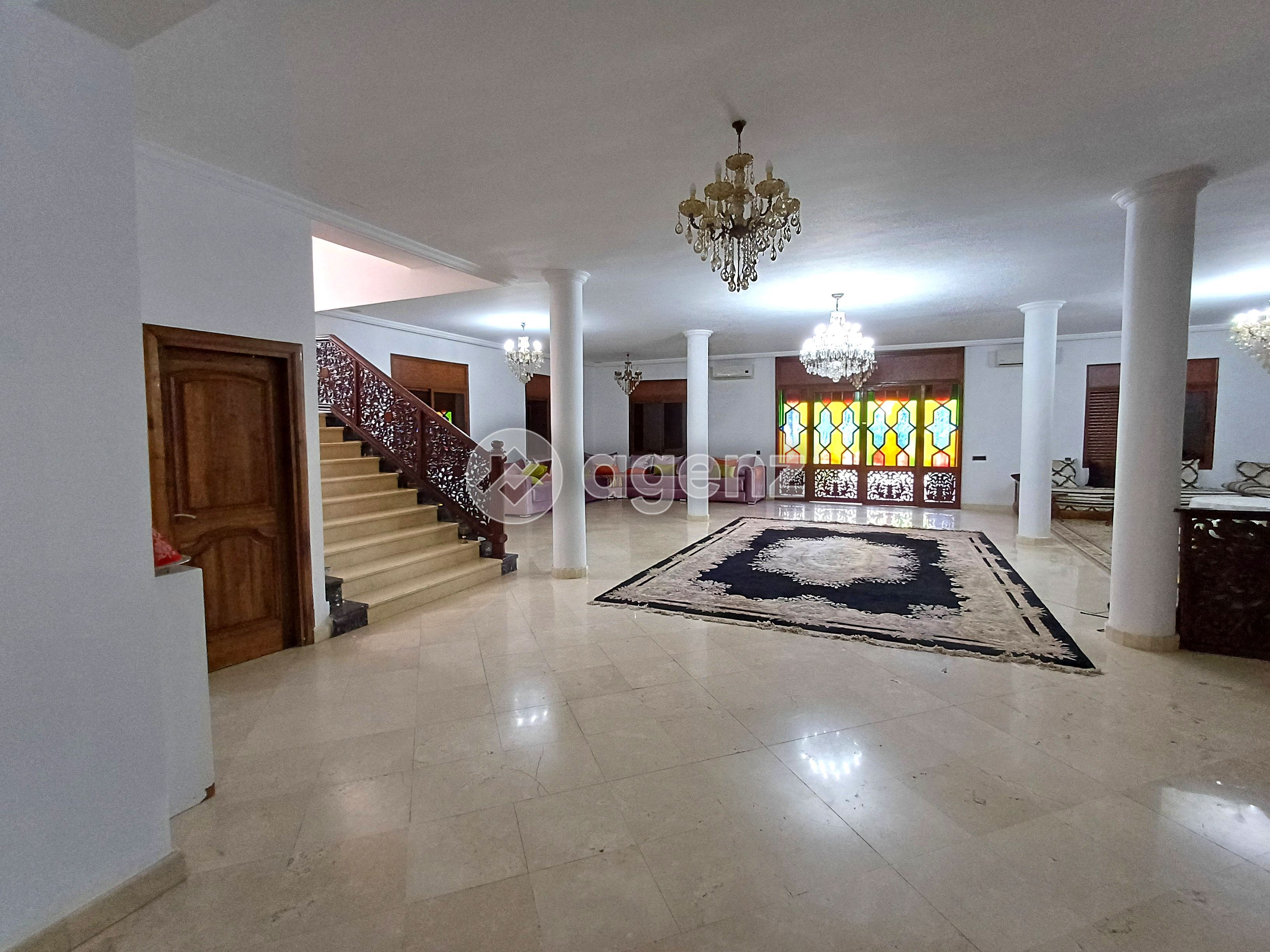 Villa à vendre à Ennakhil (Palmeraie) — 5