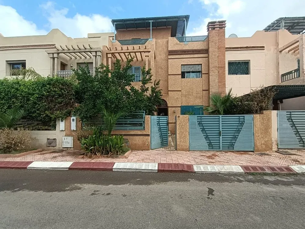 Villa à vendre 2 600 000 dh 180 m², 5 chambres - Masmoudi Marrakech