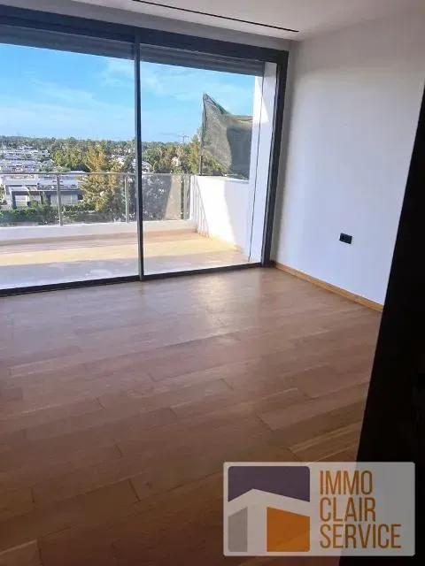 Appartement à louer 22 000 dh 204 m² avec 3 chambres - Souissi Rabat