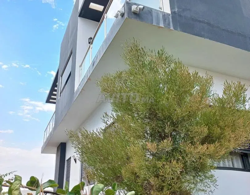 Villa à vendre 3 700 000 dh 323 m², 3 chambres - Ville Verte 