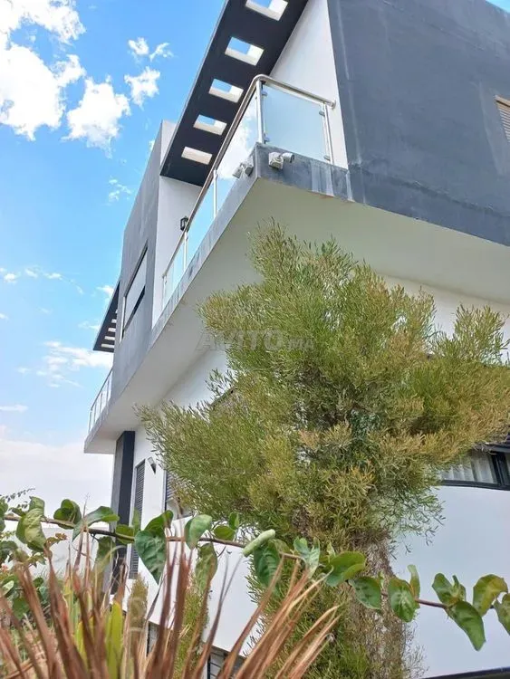 Villa à vendre 3 700 000 dh 323 m² avec 3 chambres - Ville Verte 