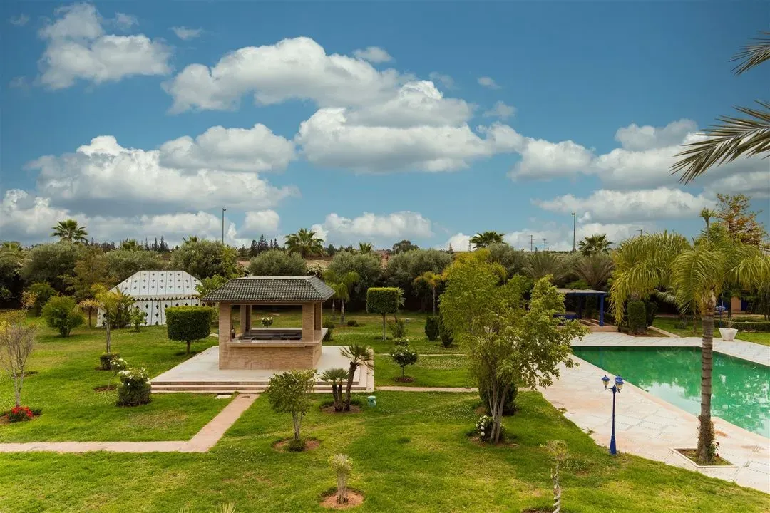 Villa à vendre 14 420 000 dh 10 000 000 m², 12 chambres - Route d'ourika Marrakech