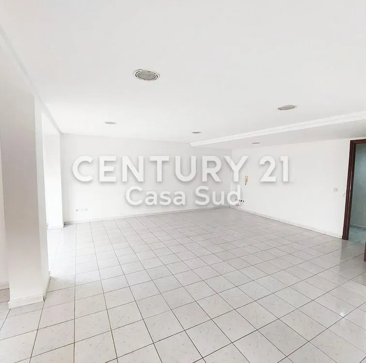 Bureau à louer 11 000 dh 61 m² - Gauthier Casablanca