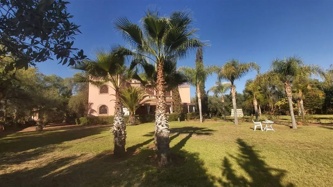Villa à vendre 7 900 000 dh 10 000 m², 5 chambres - Route de Fès Marrakech