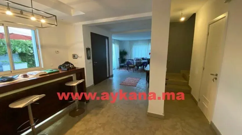 ڤيلا للكراء 000 30 د٠م 300 م², 3 غرف - حي المنزه الرباط