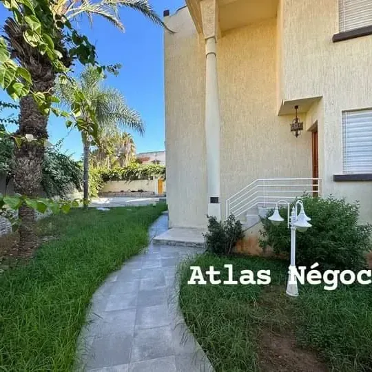 Villa à louer 30 000 dh 600 m², 4 chambres - Bouskoura 