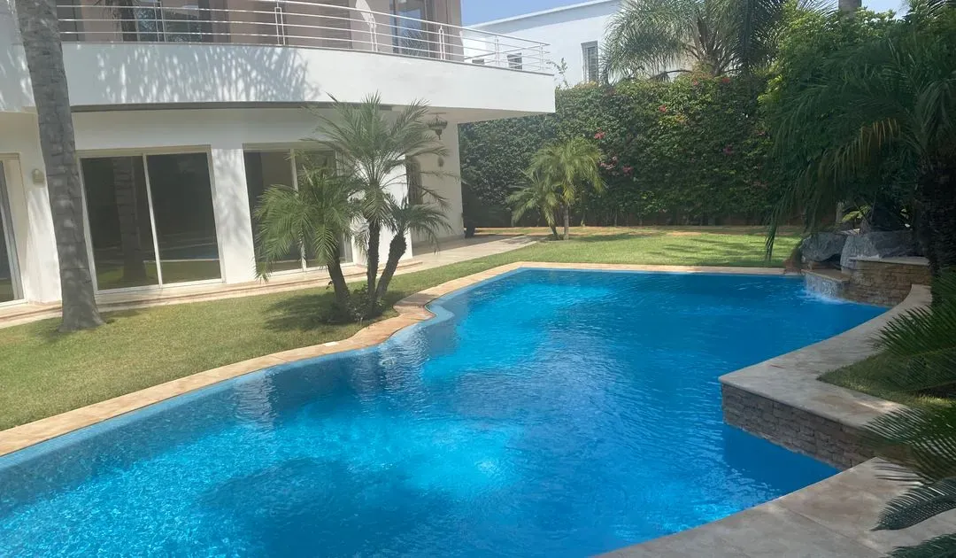 Villa for rent 65 000 dh 1 000 sqm, 5 rooms - Californie Casablanca