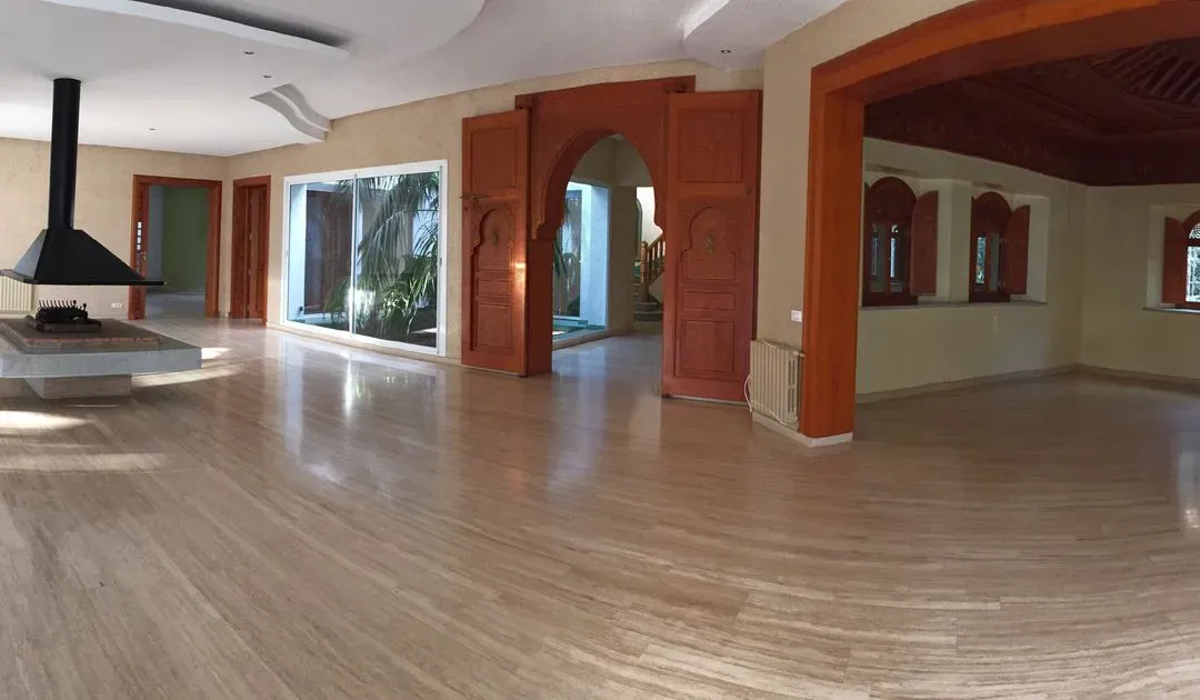 Villa for rent 65 000 dh 1 000 sqm, 5 rooms - Californie Casablanca