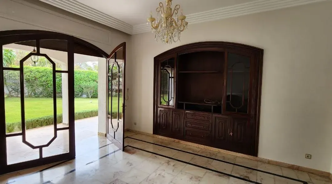 Villa à louer 45 000 dh 1 850 m², 4 chambres - Souissi Rabat