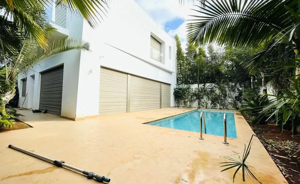 Villa for rent 42 000 dh 450 sqm, 4 rooms - CIL Casablanca