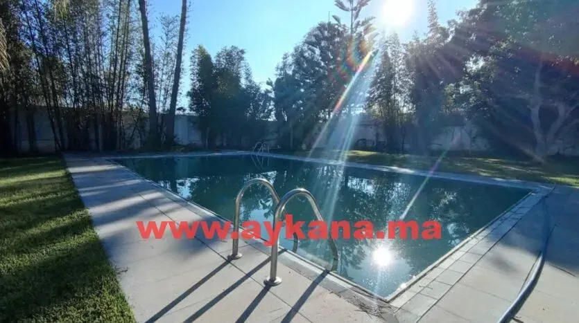 Villa à louer 60 000 dh 2 000 m², 4 chambres - Souissi Rabat
