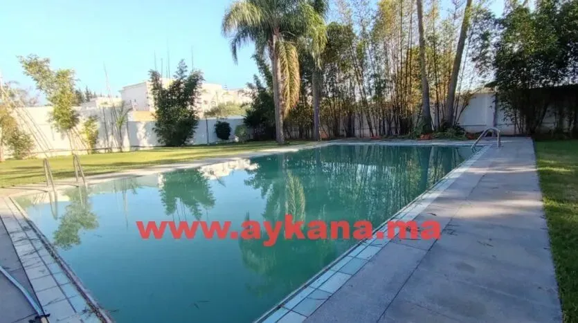 Villa à louer 000 60 dh 000 2 m², 4 chambres - Souissi Rabat