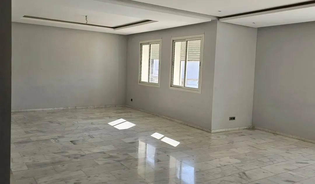 Appartement à louer 16 000 dh 210 m², 3 chambres - Riyad Rabat